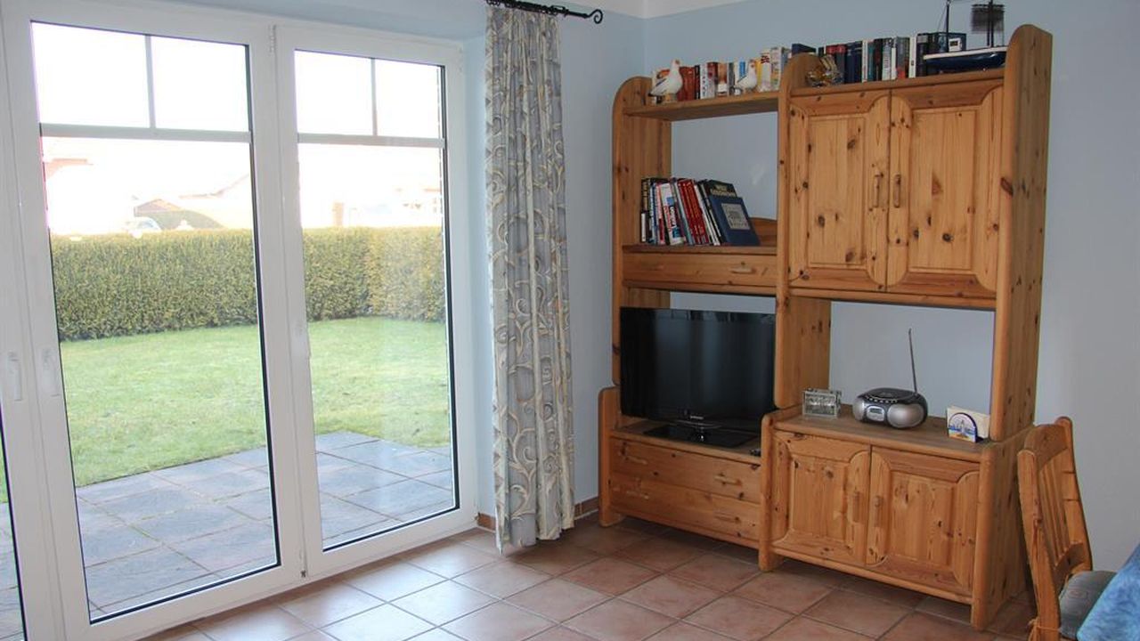 mit Blick auf die Terrasse und den Garten mit Blick auf die Terrasse und den Garten